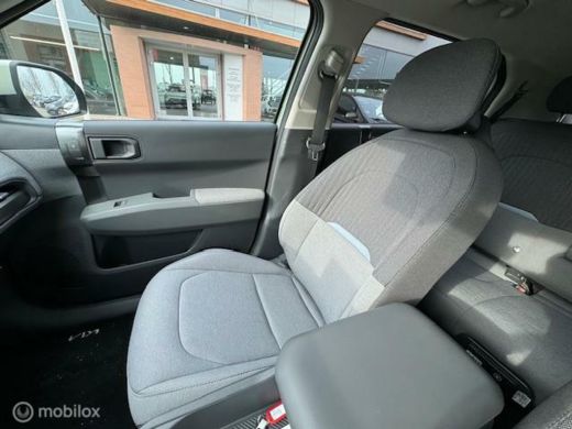 Kia EV3 Plus Nieuwprijs € 39.950,- nu € 3.000,- Demo korting ,€30.500 ex btw , Volledig electrisch rijden... ActivLease financial lease