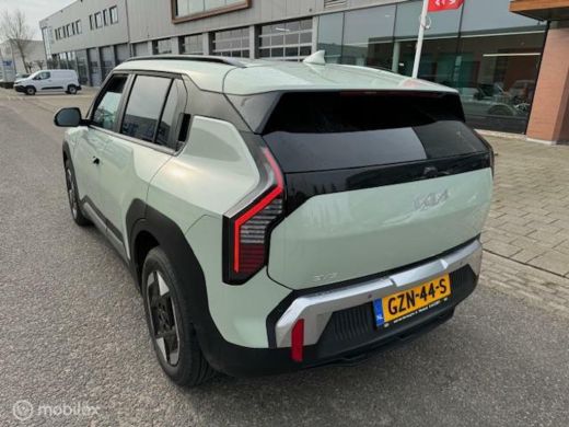 Kia EV3 Plus Nieuwprijs € 39.950,- nu € 3.000,- Demo korting ,€30.500 ex btw , Volledig electrisch rijden... ActivLease financial lease