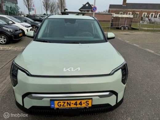 Kia EV3 Plus Nieuwprijs € 39.950,- nu € 3.000,- Demo korting ,€30.500 ex btw , Volledig electrisch rijden... ActivLease financial lease