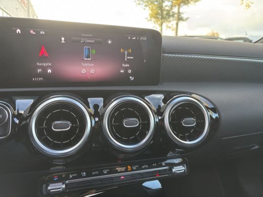 Mercedes-Benz A-Klasse 180 Business Line | Automaat | Pano | Parkeer Camera | Stoelverwarming ActivLease financial lease