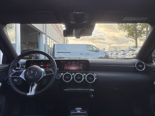 Mercedes-Benz A-Klasse 180 Business Line | Automaat | Pano | Parkeer Camera | Stoelverwarming ActivLease financial lease