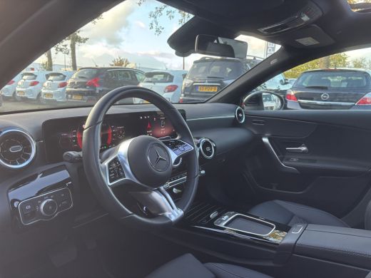Mercedes-Benz A-Klasse 180 Business Line | Automaat | Pano | Parkeer Camera | Stoelverwarming ActivLease financial lease