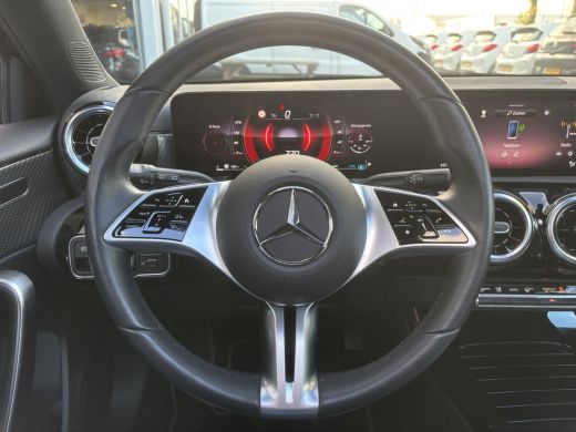 Mercedes-Benz A-Klasse 180 Business Line | Automaat | Pano | Parkeer Camera | Stoelverwarming ActivLease financial lease