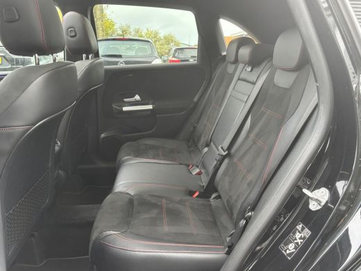 Mercedes-Benz B-Klasse 200 Business Solution AMG | Automaat | Pano | Sfeerverlichting | Elektrische Stoelen ActivLease financial lease