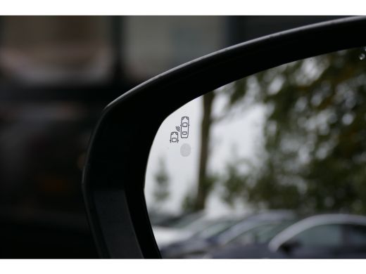 Peugeot 3008 1.2 PURETECH 130PK GT BLACK PACK AUTOMAAT / NAVI / CLIMA / PDC / 19"LMV / CAMERA / BLACK PACK / K... ActivLease financial lease