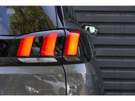 Peugeot 5008 1.2 PURETECH 130PK 7-ZITS BLUE LEASE EXECUTIVE / NAVI / LED / PDC / 17"LMV / BLUETOOTH / CRUISECO... ActivLease financial lease