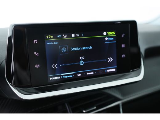 Peugeot e-208 EV Allure Pack 50 kWh | Stoelverwarming | Climate Control | Camera | Apple Carplay / Android Auto... ActivLease financial lease