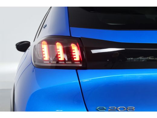Peugeot e-208 EV Allure Pack 50 kWh | Stoelverwarming | Climate Control | Camera | Apple Carplay / Android Auto... ActivLease financial lease