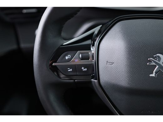 Peugeot e-208 EV Allure Pack 50 kWh | Stoelverwarming | Climate Control | Camera | Apple Carplay / Android Auto... ActivLease financial lease