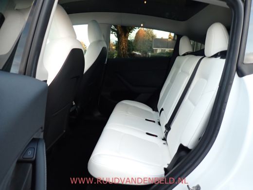 Tesla Model Y RWD 60kWh AMD-RYZEN 95%SOH! TREKHAAK + PREMIUM WHITE INTERIEUR ActivLease financial lease