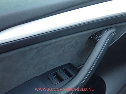 Tesla Model Y RWD 60kWh AMD-RYZEN 95%SOH! TREKHAAK + PREMIUM WHITE INTERIEUR ActivLease financial lease