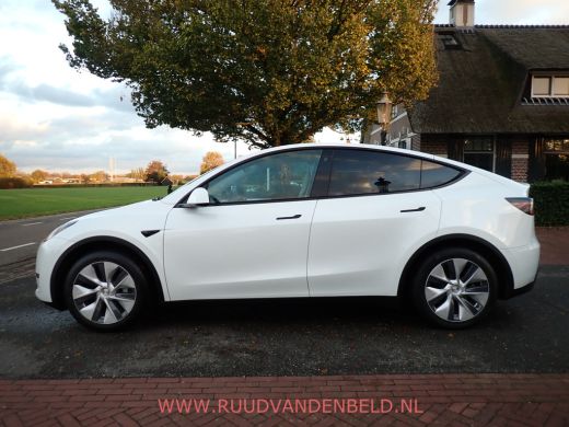 Tesla Model Y RWD 60kWh AMD-RYZEN 95%SOH! TREKHAAK + PREMIUM WHITE INTERIEUR ActivLease financial lease