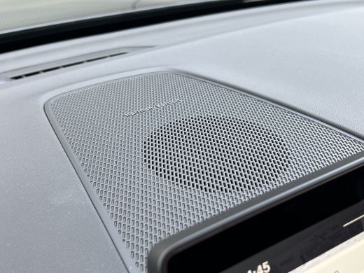 Volvo  XC60 T6 Plug-in hybrid AWD Plus Black Edition | Direct Beschikbaar | Panoramadak | 360 Camera | Head-U... ActivLease financial lease