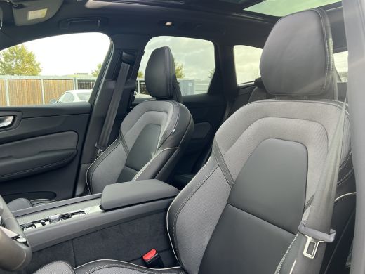 Volvo  XC60 T6 Plug-in hybrid AWD Plus Black Edition | Direct Beschikbaar | Panoramadak | 360 Camera | Head-U... ActivLease financial lease