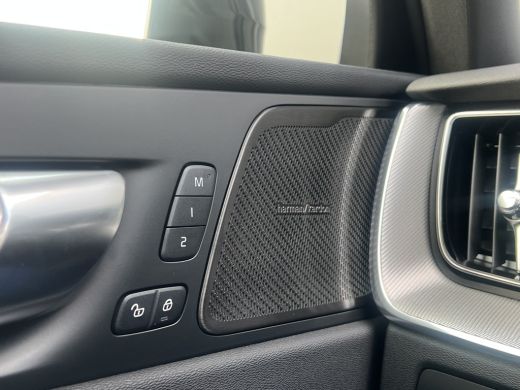 Volvo  XC60 T6 Plug-in hybrid AWD Plus Black Edition | Panoramadak | Harman/Kardon | Head-Up | 360 Camera | E... ActivLease financial lease