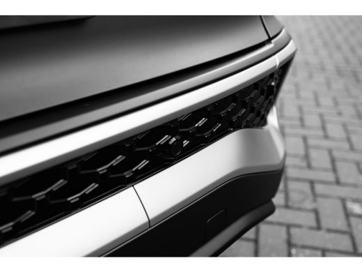 Audi Q3 S edition | Adaptive cruise control | Audi sound system | Cruise control ActivLease financial lease