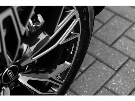 Audi Q3 S edition | Adaptive cruise control | Audi sound system | Cruise control ActivLease financial lease