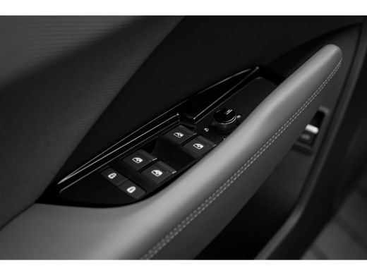 Audi Q3 S edition | Adaptive cruise control | Audi sound system | Cruise control ActivLease financial lease