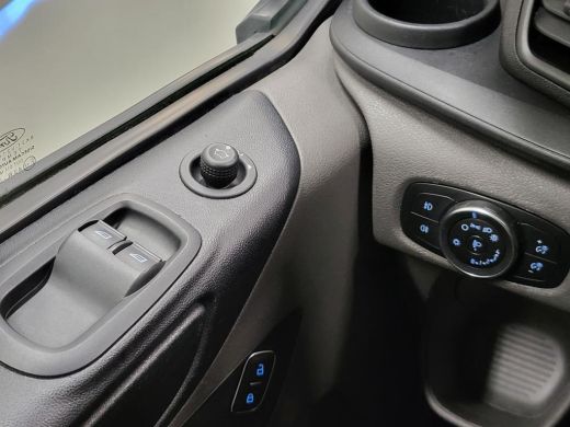 Ford Transit Custom 2.0TDCI Dubbele Cabine Trekhaak Euro 6! ActivLease financial lease