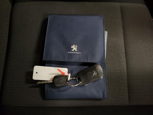 Peugeot Partner 1.2PureTech 111pk Benzine! ActivLease financial lease