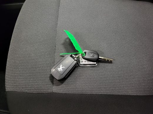 Peugeot Partner 1.2PureTech 111pk Benzine! ActivLease financial lease