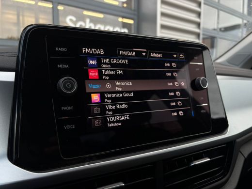 Volkswagen T-Roc 1.5 TSI 150 pk Life Edition 7-DSG | Achteruitrijcamera | Cruise control adaptief | Keyless entry/... ActivLease financial lease