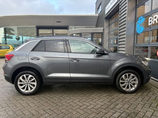 Volkswagen T-Roc 1.5 TSI 150 pk Life Edition 7-DSG | Achteruitrijcamera | Cruise control adaptief | Keyless entry/... ActivLease financial lease