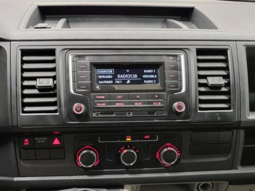 Volkswagen Transporter 2.0TDI 150pk L2/H1 Inrichting Euro 6! ActivLease financial lease