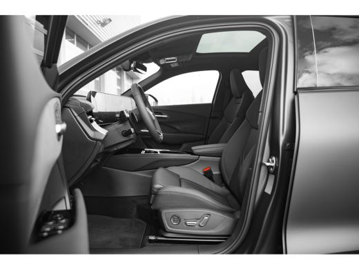 Audi Q3 S edition | Adaptive cruise control | Audi sound system | Cruise control ActivLease financial lease
