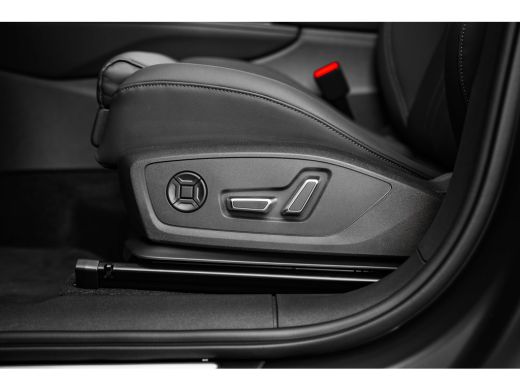 Audi Q3 S edition | Adaptive cruise control | Audi sound system | Cruise control ActivLease financial lease