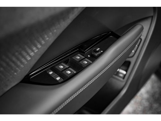 Audi Q3 S edition | Adaptive cruise control | Audi sound system | Cruise control ActivLease financial lease