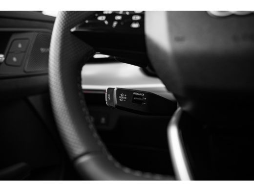 Audi Q3 S edition | Adaptive cruise control | Audi sound system | Cruise control ActivLease financial lease