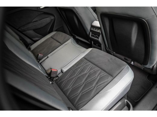 Audi Q3 S edition | Adaptive cruise control | Audi sound system | Cruise control ActivLease financial lease