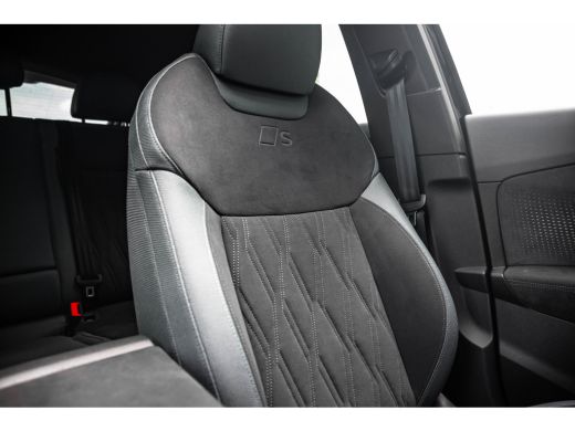 Audi Q3 S edition | Adaptive cruise control | Audi sound system | Cruise control ActivLease financial lease