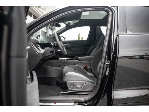 Audi Q3 S edition | Adaptive cruise control | Audi sound system | Cruise control ActivLease financial lease
