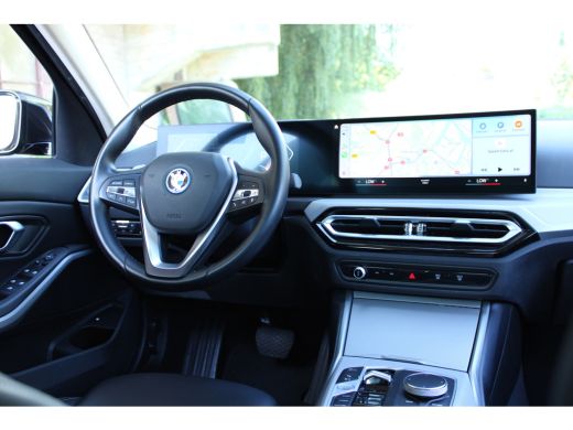 BMW 3 Serie 320e 204PK PHEV BUSINESS SPORT LEDER/CARPLAY/NIEUW-TYPE ActivLease financial lease