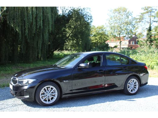 BMW 3 Serie 320e 204PK PHEV BUSINESS SPORT LEDER/CARPLAY/NIEUW-TYPE ActivLease financial lease
