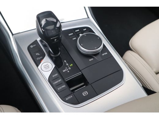 BMW 3 Serie 330i M-Sport Panorama / Harman Kardon / Laser / Leder / M Performance / ActivLease financial lease