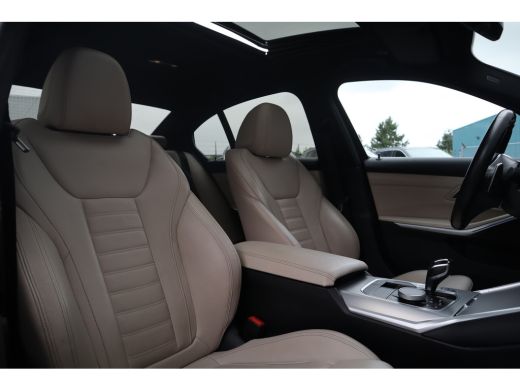 BMW 3 Serie 330i M-Sport Panorama / Harman Kardon / Laser / Leder / M Performance / ActivLease financial lease