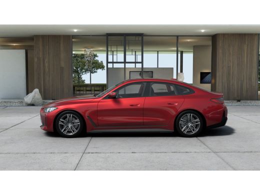 BMW i4 eDrive35 / Achteruitrijcamera / Stoelverwarming / Widescreen Display / Airconditioning / Active C... ActivLease financial lease