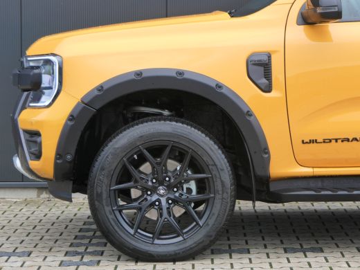 Ford Ranger 2.3 Wildtrak Double Cab PHEV | Custom RVS uitlaat | 20'' | Wielkastverbreders | Camera | Adaptive... ActivLease financial lease