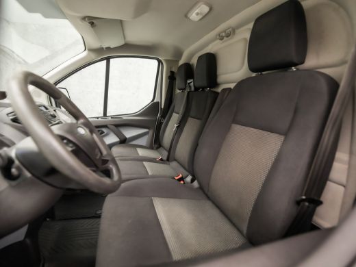 Ford Transit Custom 270 2.0 TDCI L1H1 (AIRCO, 3 ZITPLAATSEN, BLUETOOTH, SPORTSTOELEN, TREKHAAK, NIEUWE APK, NIEUWSTAAT) ActivLease financial lease