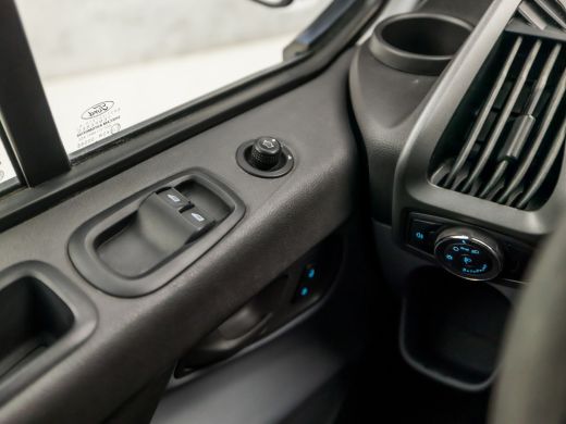 Ford Transit Custom 270 2.0 TDCI L1H1 (AIRCO, 3 ZITPLAATSEN, BLUETOOTH, SPORTSTOELEN, TREKHAAK, NIEUWE APK, NIEUWSTAAT) ActivLease financial lease