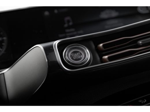 Mercedes-Benz EQC 400 4MATIC Business Solution Luxury 80 kWh | Panoramadak | Adaptive Cruise | Achteruitrijcamera |... ActivLease financial lease
