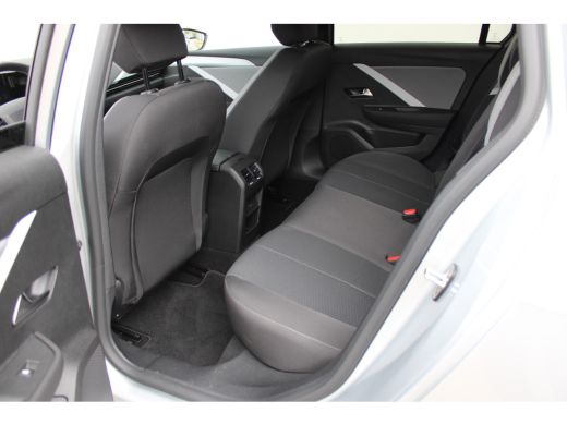 Opel Astra Sports Tourer 1.2 Turbo Business Edition / Navigatie / Camera / AGR / Stuur -en Stoelverwarmd / K... ActivLease financial lease