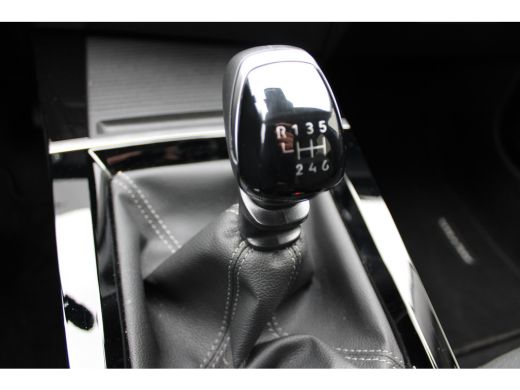 Opel Astra Sports Tourer 1.2 Turbo Business Edition / Navigatie / Camera / AGR / Stuur -en Stoelverwarmd / K... ActivLease financial lease