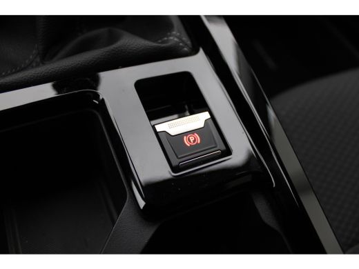 Opel Astra Sports Tourer 1.2 Turbo Business Edition / Navigatie / Camera / AGR / Stuur -en Stoelverwarmd / K... ActivLease financial lease