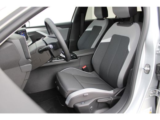 Opel Astra Sports Tourer 1.2 Turbo Business Edition / Navigatie / Camera / AGR / Stuur -en Stoelverwarmd / K... ActivLease financial lease