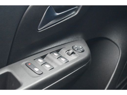 Opel Corsa-e Elegance 50 kWh 3 Fase | 1e Eig. | Dealeronderhouden | Stuur/Stoelverwarming | Navigatie | Half-L... ActivLease financial lease