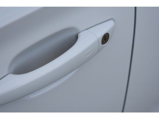 Opel Corsa-e Elegance 50 kWh 3 Fase | 1e Eig. | Dealeronderhouden | Stuur/Stoelverwarming | Navigatie | Half-L... ActivLease financial lease